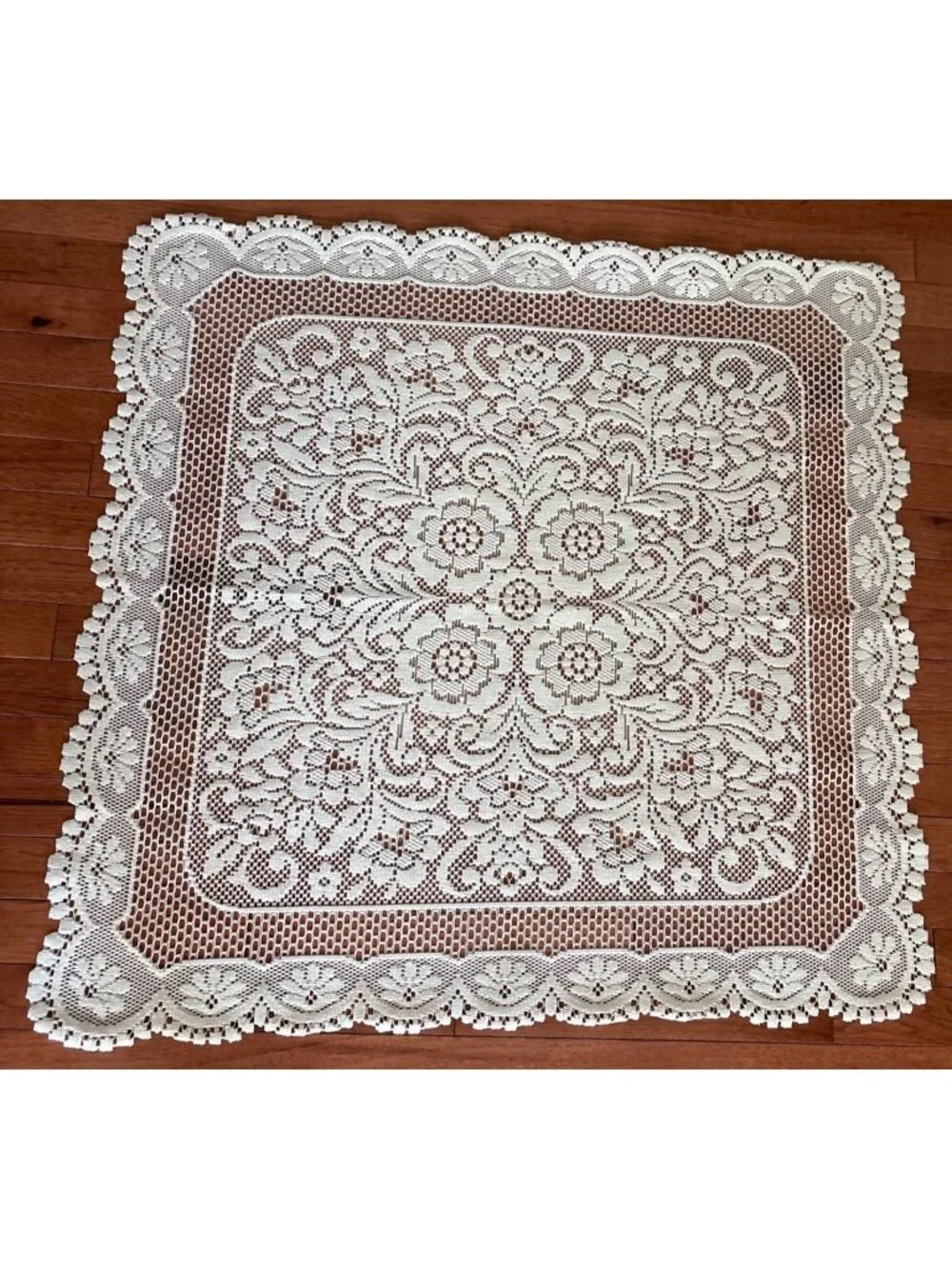 Cream Lace Tablecloth 35